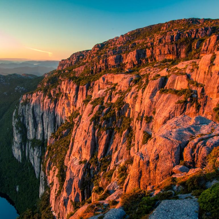 Landscapes 5 Dawn Cliffs West Coast Range 5616 x 3744