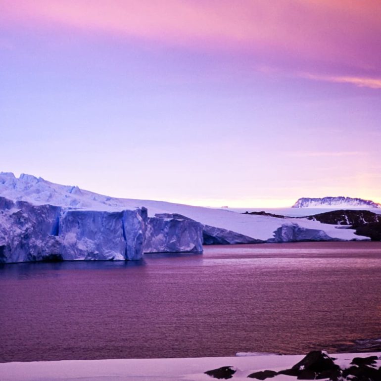 Antarctica 2 Solar pilar Mawson Station 5616 x 3744